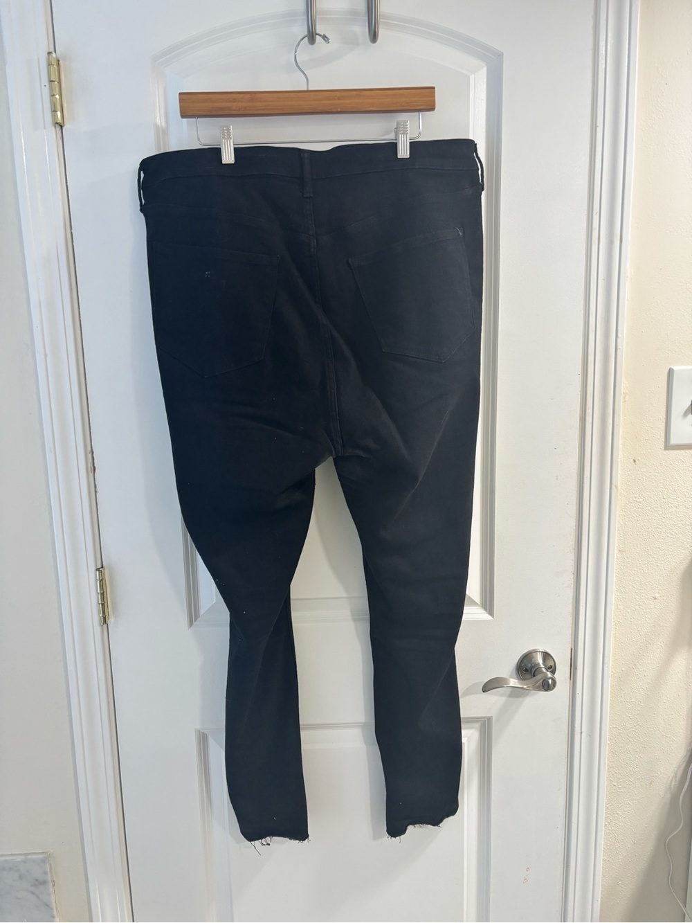 Old Navy Black Extra High-Rise Rockstar Super Skinny Jeans - Picture 6 of 6